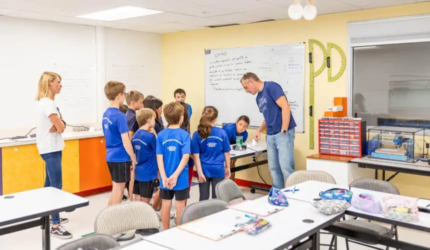 4th Graders in the Science Lab
