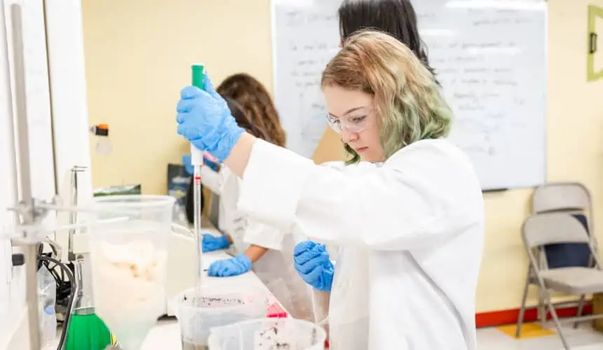 7th Graders in the Science Lab