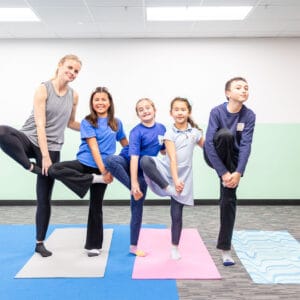 Activités de yoga post-scolaire de LFSD avec Céline